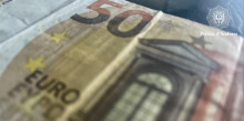 Detingut un turista de 35 anys amb 300 euros en bitllets falsos
