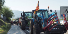 Els agricultors catalans bloquegen les carreteres