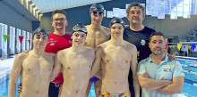 Sis nedadors de la FAN gaudeixen d'una formació impartida per José Bonal