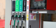 El preu mitjà dels carburants continua a l'alça durant el març