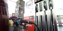 La forta caiguda del petroli ja es nota en les benzineres