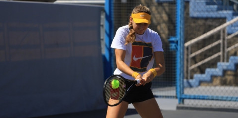 Vicky Jiménez cau contundentment als dobles del Mutua Madrid Open