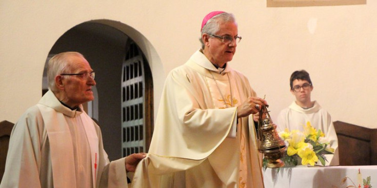 El copríncep episcopal Joan-Enric Vives a l’eucaristia feta a l’església parroquial de Sant Esteve, ahir.