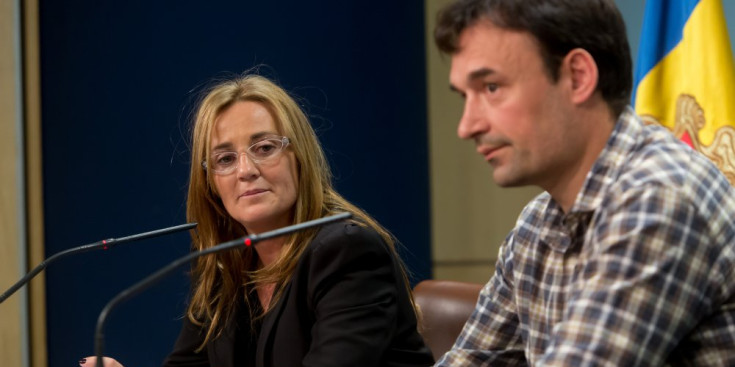 La ministra d’Esport, Olga Gelabert, i el secretari d’Estat d’Esports, Jordi Beal, en una roda de premsa.