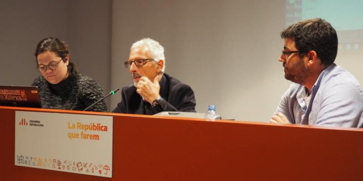 Santiago Vidal durant la conferència celebrada a La Seu.
