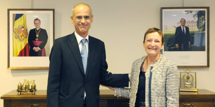 El cap de Govern, Toni Martí, i l’ambaixadora de França a Andorra, Ginette de Matha, ahir.