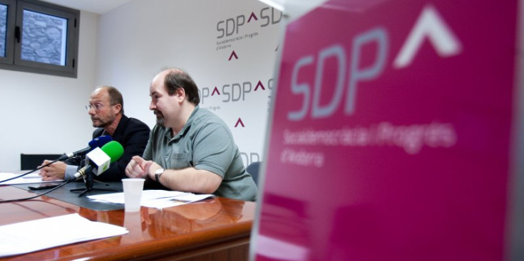 Víctor Naudi i Joan Marc Miralles durant una roda de premsa d’SDP.