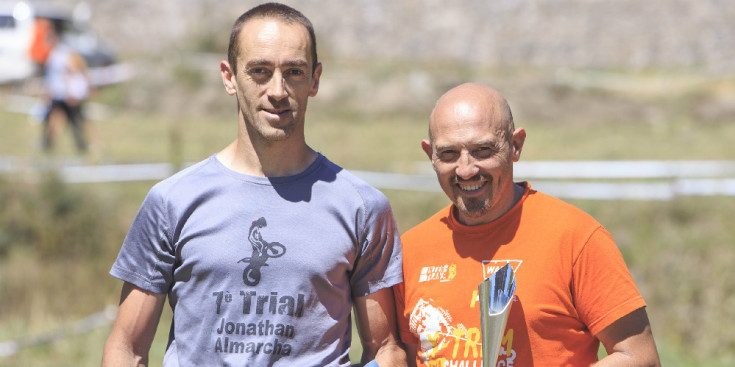 Albert Cabanes (a l'esquerra) i el seu company de la Copa TT Ramon Pujol.