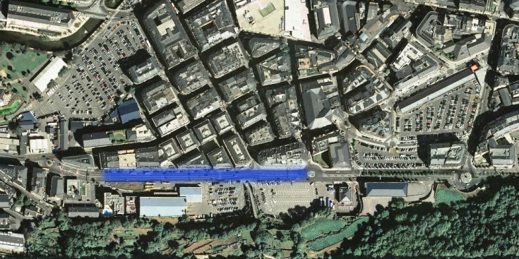 Una foto aèria de l’avinguda Tarragona i en blau, la zona en obres.