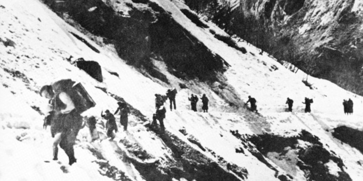 Passadors i refugiats fotografiats l’any 1939 a l’Aragnouet, una muntanya de la vall francesa de Gela, a la regió de Migdia-Pirineus, que fa frontera amb Andorra.