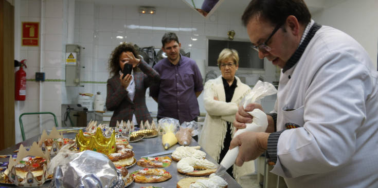 Preparació dels tortells de Reis.