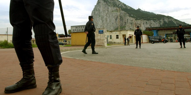 Policia Nacional d’Espanya a la frontera amb Gibraltar.