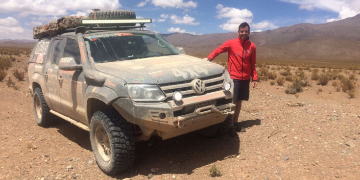 Blai Jané, amb el vehicle tot terreny amb el que va poder desplaçar-se.