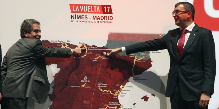 Miguel Ángel Revilla, president de Cantàbria, i Javier Guillén, director de la Vuelta, en la presentació del traçat.