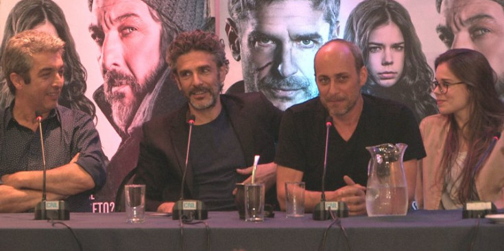 D’esquerra a dreta, Ricardo Darín, Leonardo Sbaraglia, Martín Hodara i Laia Costa, ahir a Buenos Aires.