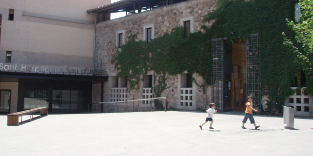 Una imatge de l’exterior del Sant Hospital de la Seu d’Urgell.