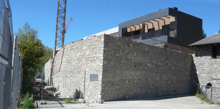 Construcció de 4,6 metres quadrats sobre el nivell del vial.