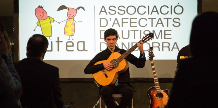 Actuació d’Antonio Belmonte amb el trio Alhambra Albacete, ahir.