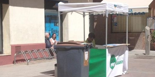 Estand informatiu de la Mancomunitat d'Escombraries de l'Urgellet a la plaça Patalín.