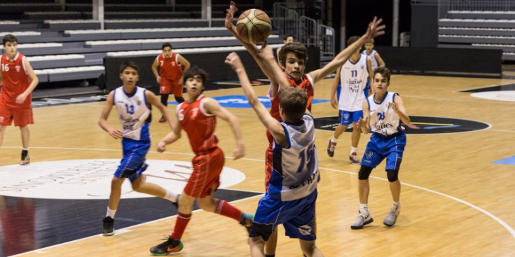 Un dels partits que es van disputar al torneig.