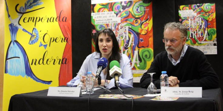 La soprano Jonaina Salvador i el conseller Josep Roig, ahir a Sant Julià de Lòria.