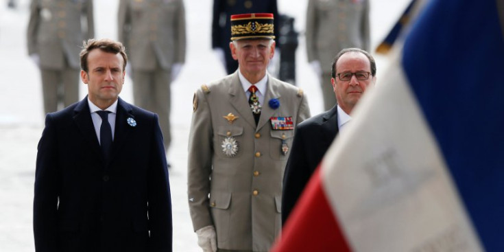 El president electe Emmanuel Macron i el president en funcions, François Hollande en un acte, ahir.