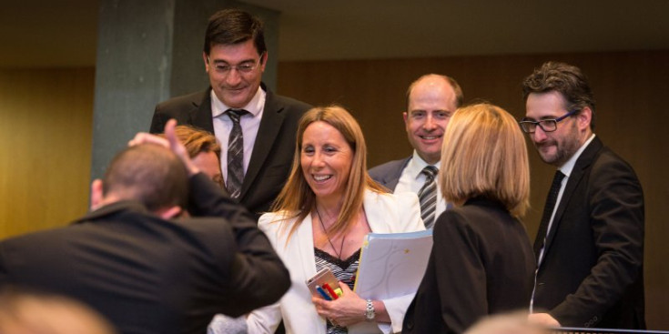 La consellera independent, Sílvia Bonet, conversa amb diversos membres de DA al Consell General.