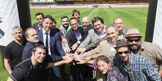 33 Representants d’algunes entitats, ahir a la presentació de les ‘12 Hores’