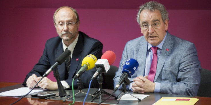 El conseller general d’SDP, Víctor Naudi, i el president de la formació, Jaume Bartumeu, en roda de premsa, ahir.