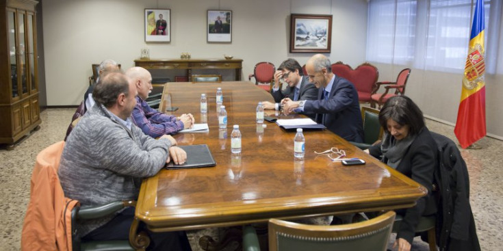 Els representats dels sindicats en una antiga reunió amb el Govern.