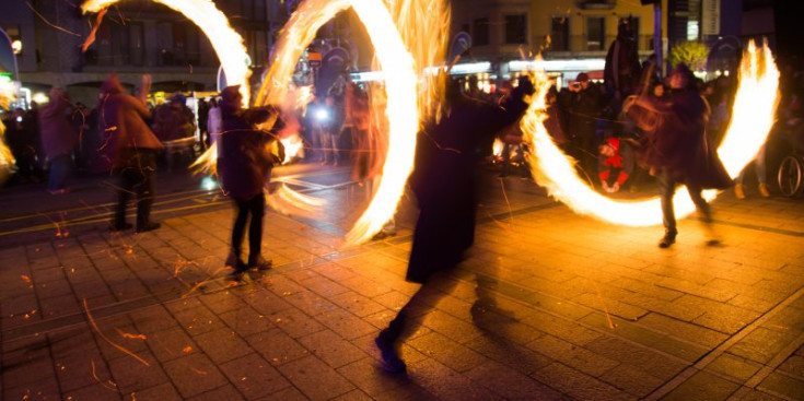 Cremada de falles a la plaça Guillemó.