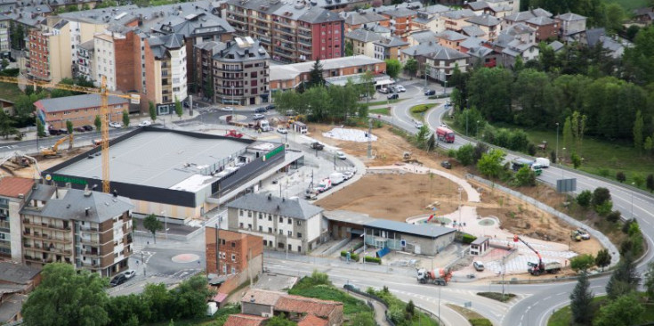 Els terrenys a l’entrada nord de la Seu d’Urgell on s’ubica la cadena de supermercats Mercadona, ahir.