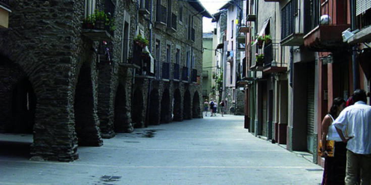 El carrer dels Canonges de la localitat alturgellenca.