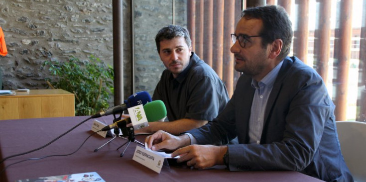 Marc Pons i Jordi Serracanta presenten la guia de Sorteny.