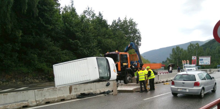 Un imatge de l’accident d’ahir a la Massana.