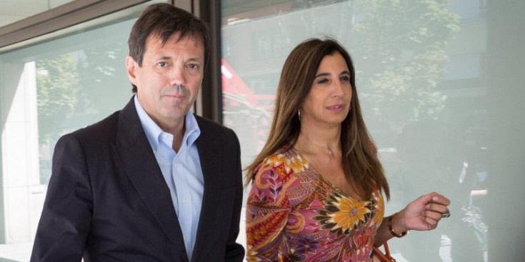 L’accionista majoritari de BPA, Ramon Cierco, al costat d’una de les seves advocades, ahir.