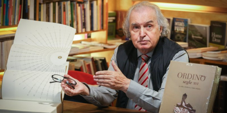 Albert Pujal durant la presentació del llibre a la llibreria la Puça, ahir.