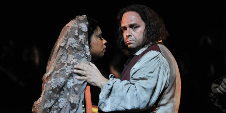 Kristin Lewis i Marco Berti, Leonora i Manrico a ‘Il trovatore’, en un assaig.