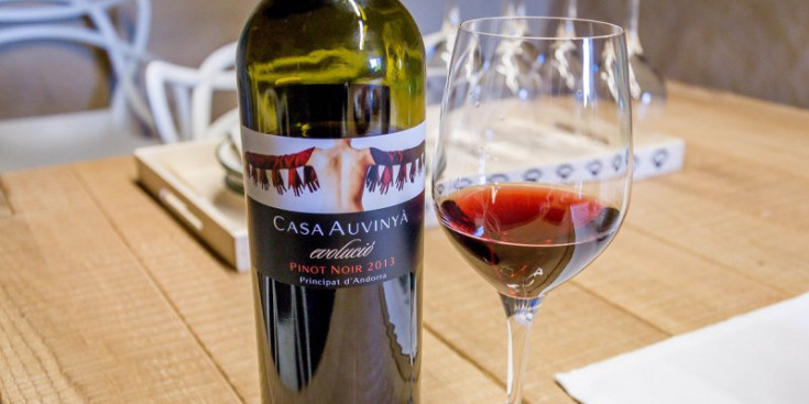 Un dels vins que produeix el celler lauredià Casa Auvinyà..