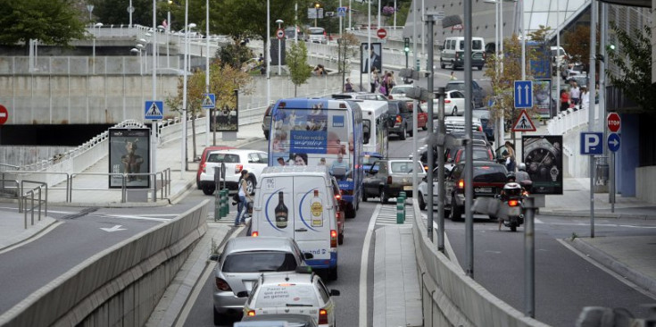 Retenció de vehicles a l’avinguda Esteve Albert d’Escaldes-Engordany.