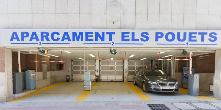 L'entrada del pàrquing dels Pouets