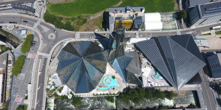 Una vista aèria de Caldea, el centre termolúdic que vol acollir també el futur casino.
