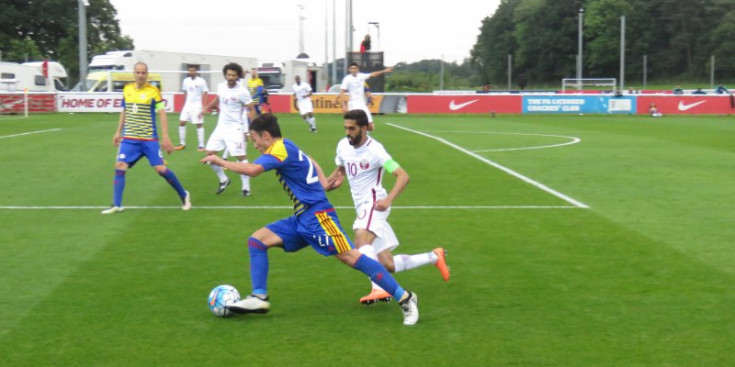 Jugada d’Àlex Martínez per la banda esquerra en el partit d’ahir.