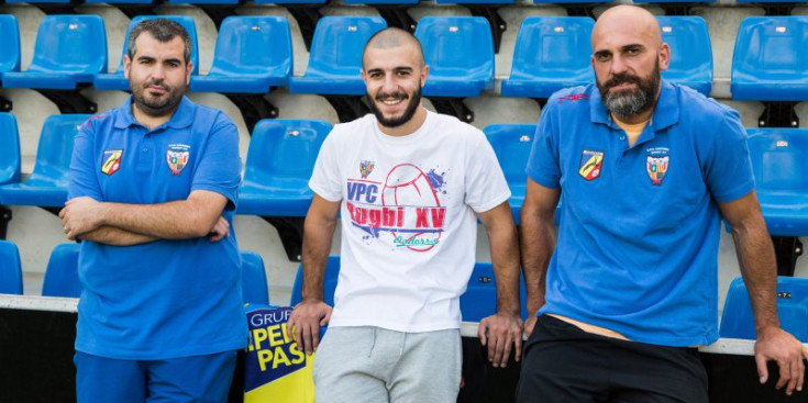 Jinashvili, al mig, ahir a l’Estadi Nacional en la seva presentació.