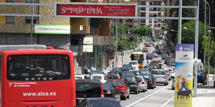 Retencions a l’entrada de Sant Julià de Lòria.