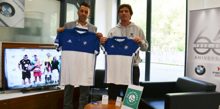 Ronald Cabrera i Gustavo Morales, amb la samarreta del torneig.