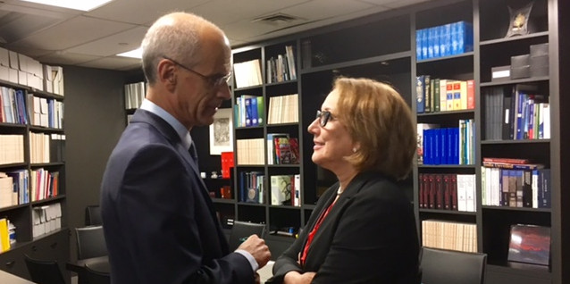 Toni Martí, amb la secretària de la Segib, Rebeca Grynspan, ahir.