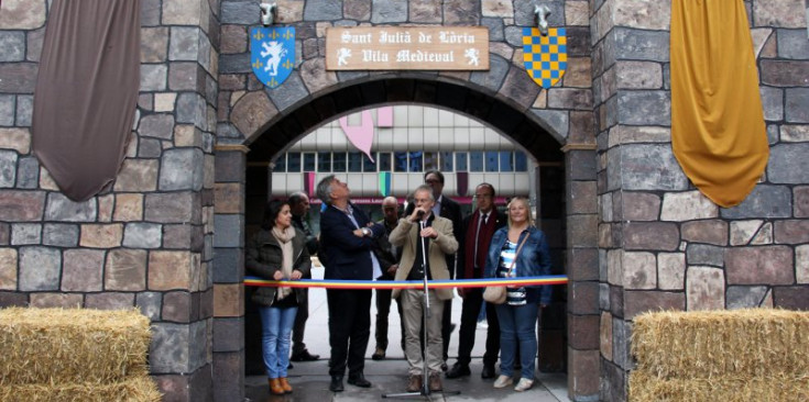 La inauguració de la Vila Medieval, ahir a la tarda.