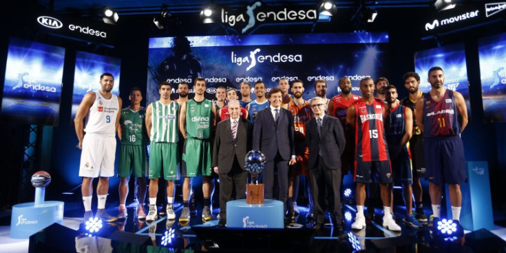 Un jugador de cada equip va estar ahir a l’acte de presentació de la Lliga Endesa.