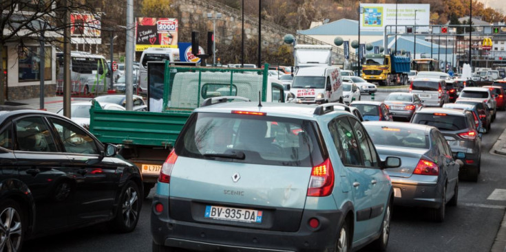 Retencions al centre d’Andorra la Vella en direcció sud.